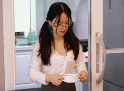 Cô gái trẻ bị cha dượng thịt